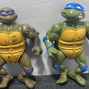 2 Playmates Vintage TMNT Action Figures Leonardo & Donatello